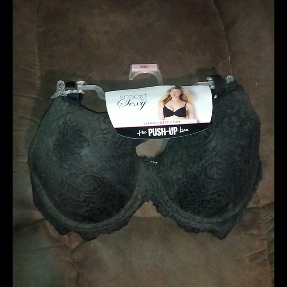 Black lace push up bra - Picture 2 of 3